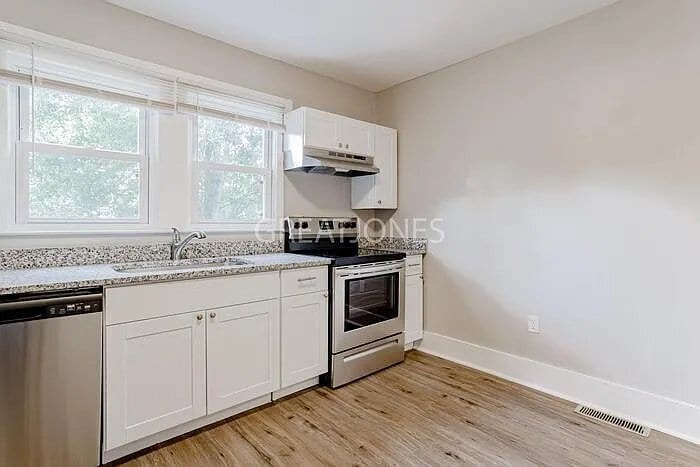 Building Photo - 105 Phillips St