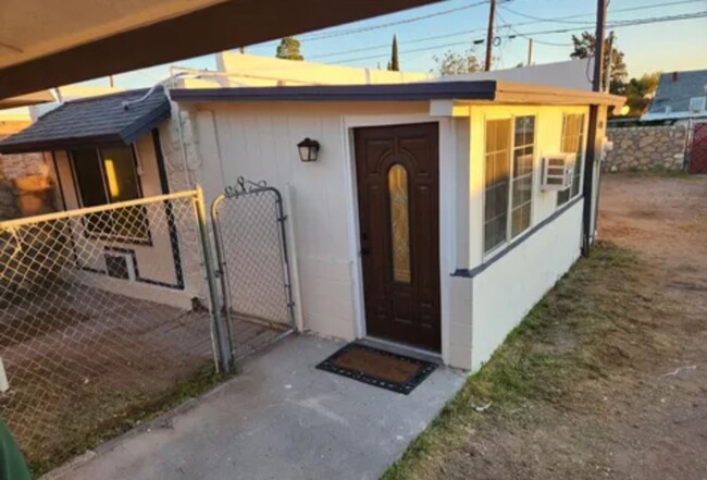 Building Photo - 1 BEDROOM 1 BATHROOM HOME IN CENTRAL EL PASO