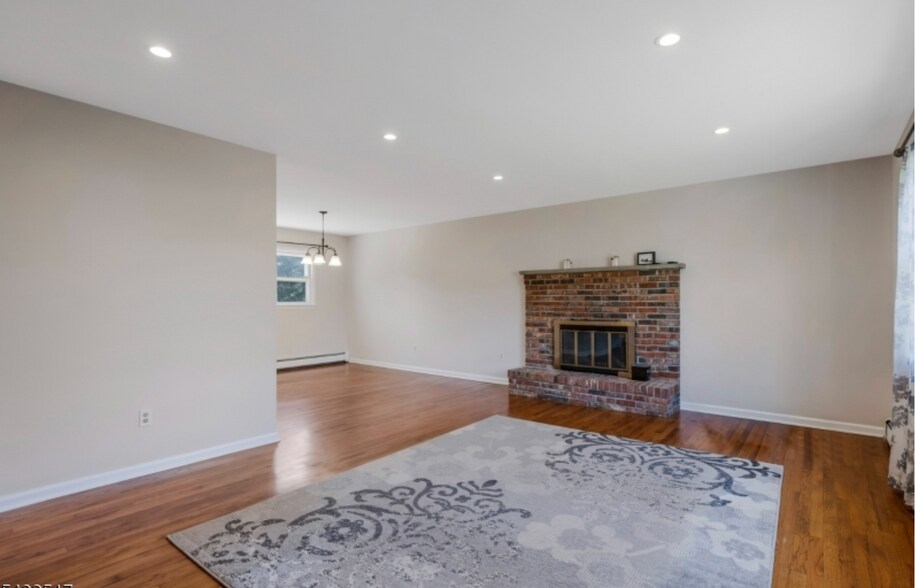 Building Photo - 944 Victor St