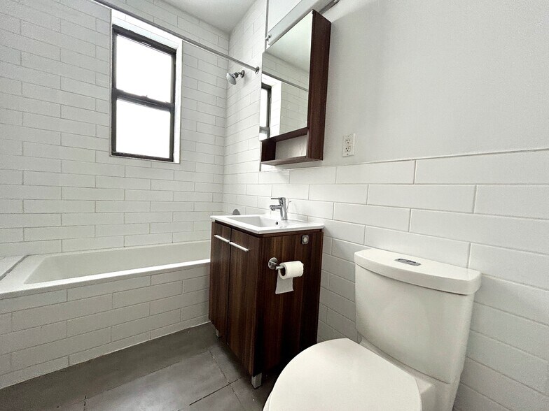 Building Photo - 605 W 137th St