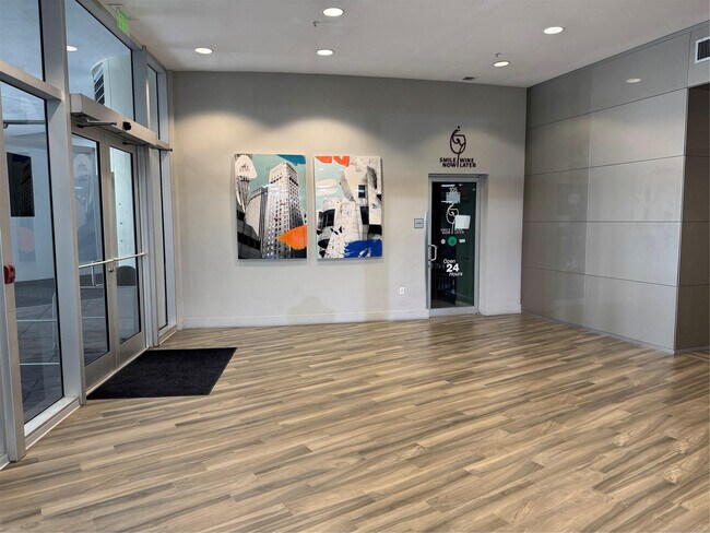 Building Photo - 1750 N Bayshore Dr