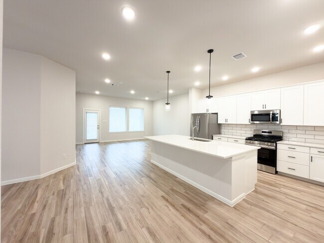 Building Photo - 42504 Rustico Rd