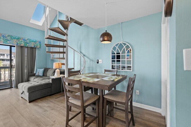 Building Photo - Fully Furnished W/ All Utilities Included! Seasonal Rental available 9/1/25-3/31/26