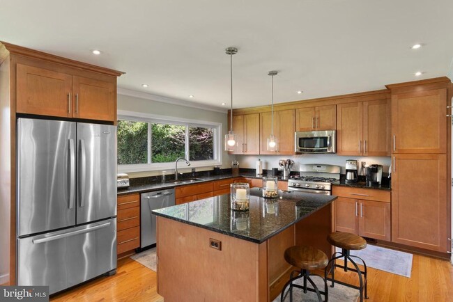 Building Photo - 1404 Middlebury Dr