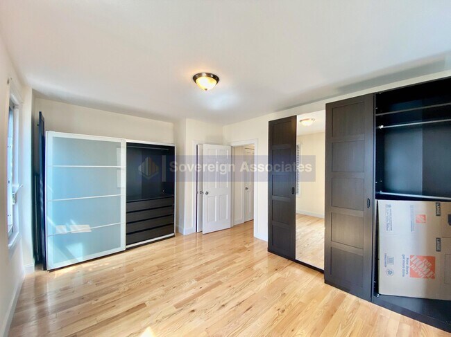 Building Photo - 686 W 204th St