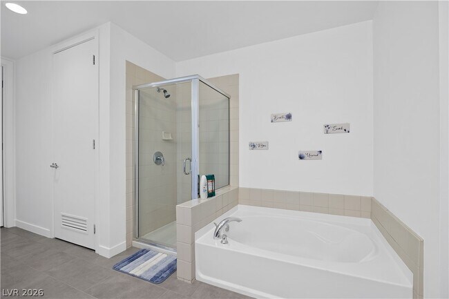 Building Photo - 353 E Bonneville Ave