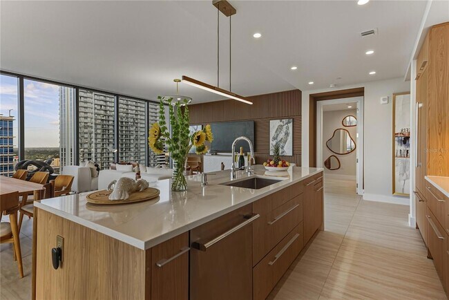 Building Photo - 275 1st Ave S