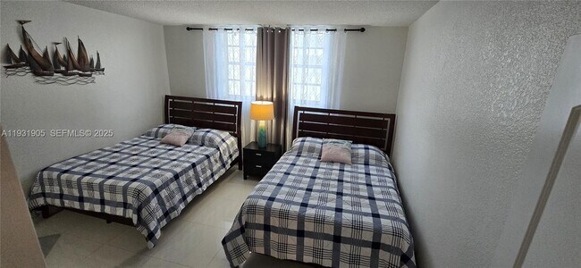 Building Photo - 4001 S Ocean Dr