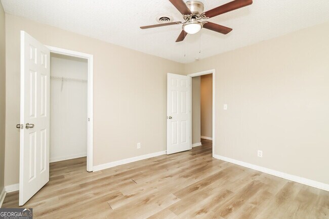 Building Photo - 428 WI Pkwy