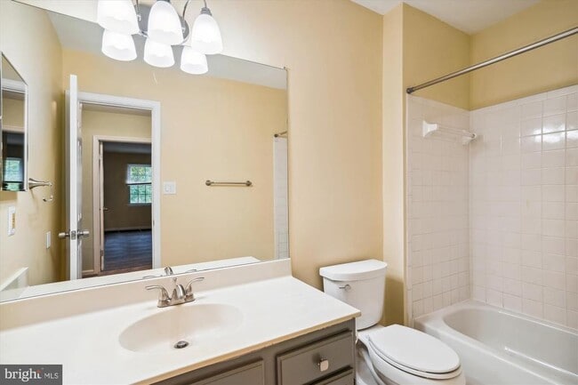 Building Photo - 2970 Schubert Dr