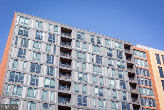 Building Photo - 1211 Van St SE
