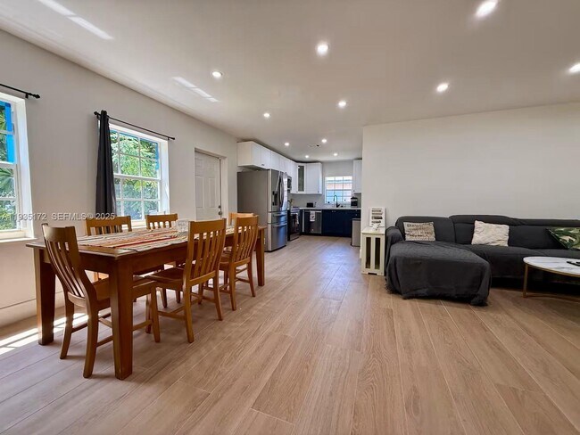 Building Photo - 15800 NE 15th Ave