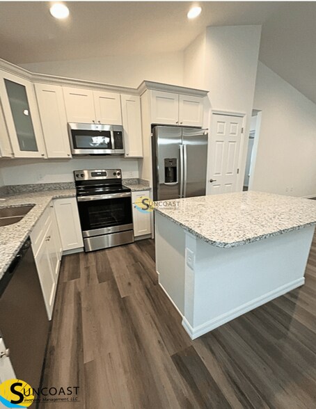 Building Photo - 8 Hemlock Cir Ln