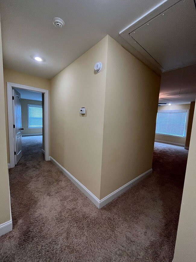Building Photo - Riegel Pointe