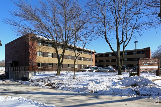 Primary Photo - Riverview Manor