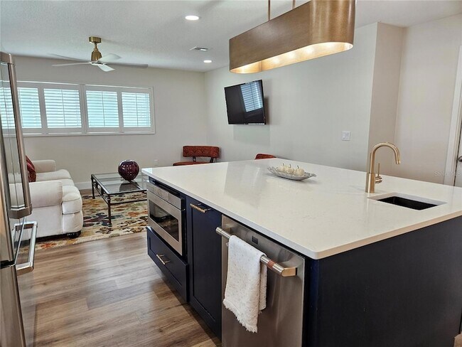 Building Photo - 917 S Gondola Dr