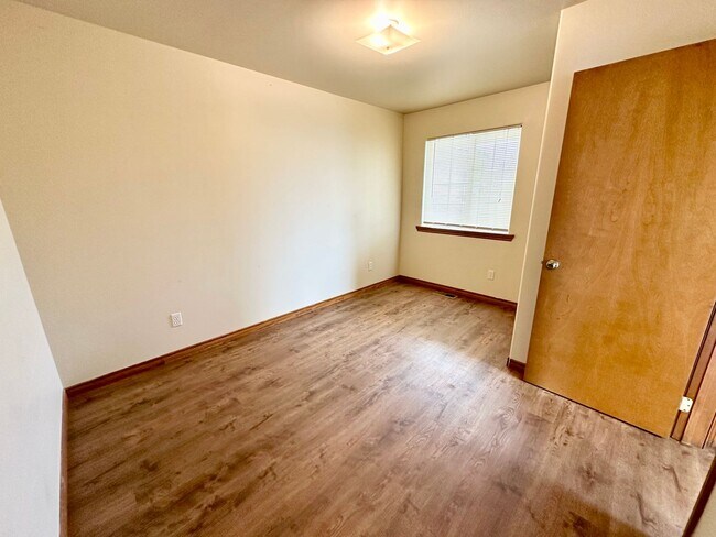 Building Photo - 3 Bedroom Home North of CWU