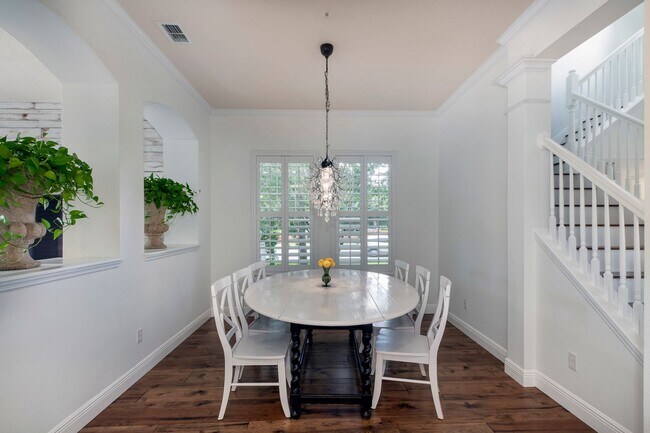 Building Photo - Baldwin Park Beauty! 3 bed/2.5 bath Pool H...
