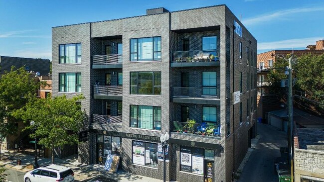 Building Photo - 2024 W Irving Park Rd