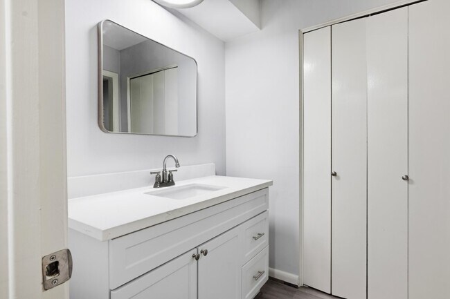 Building Photo - 2744 Briarhurst Dr