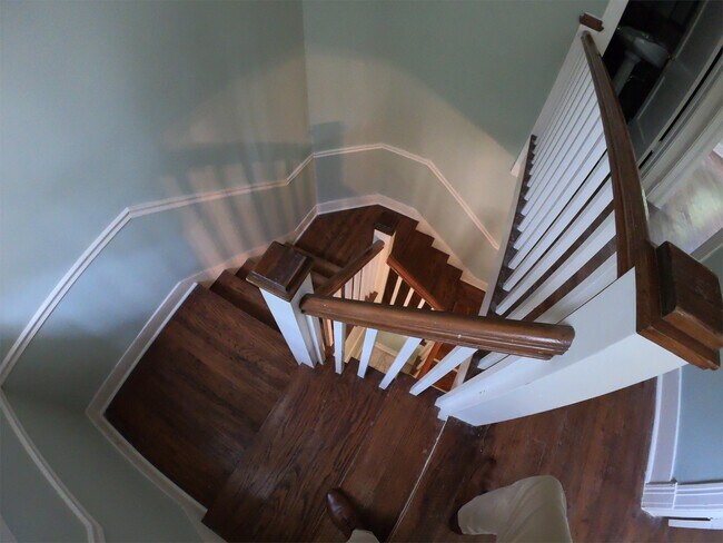 Building Photo - 824 Oakwood St