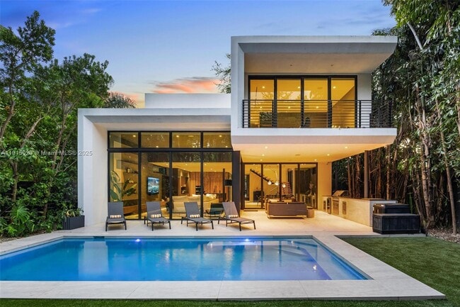 Building Photo - 77 SW 18th Terrace