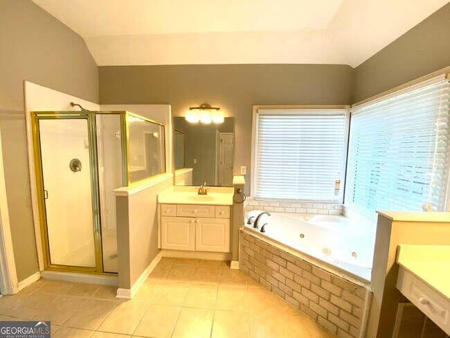 Building Photo - 33 Tall Timbers Cir