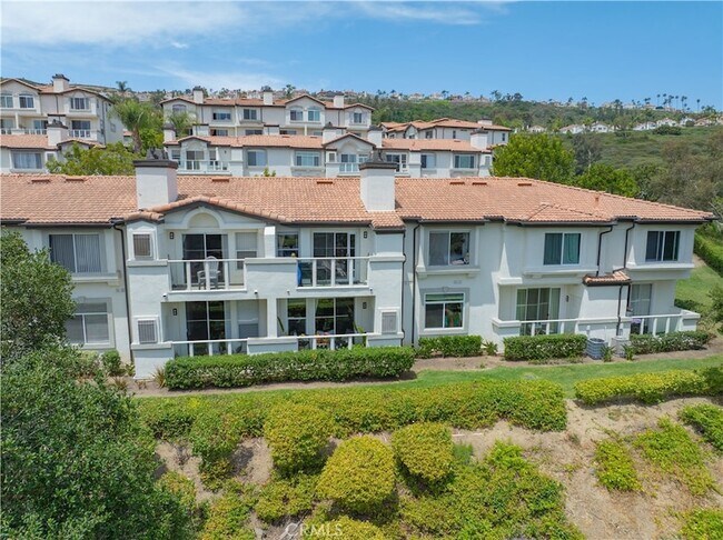 Building Photo - 30902 Club House Dr