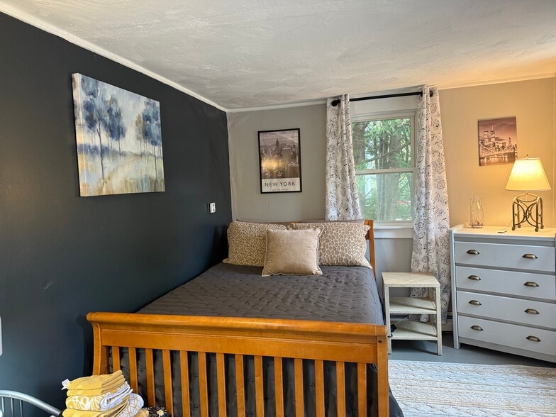 Bedroom1 - 40 Russell St