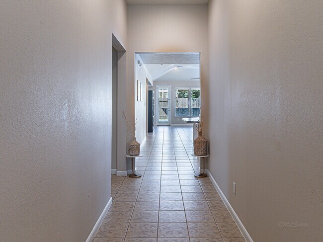 Building Photo - 11103 Avery Oaks Ln