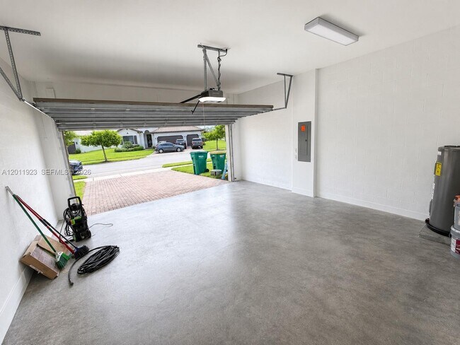 Building Photo - 4993 Ofanto Ln