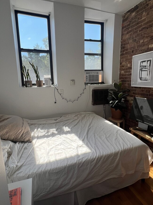 Interior Photo - 203 Chrystie Street