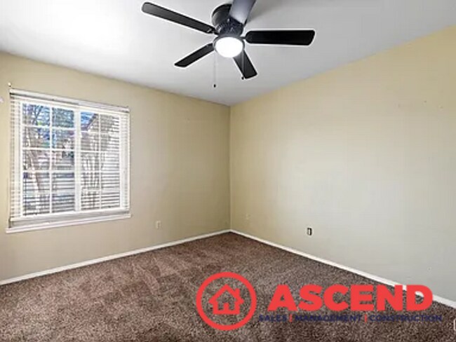 Building Photo - Lovely Home In Southwest Bakersfield!