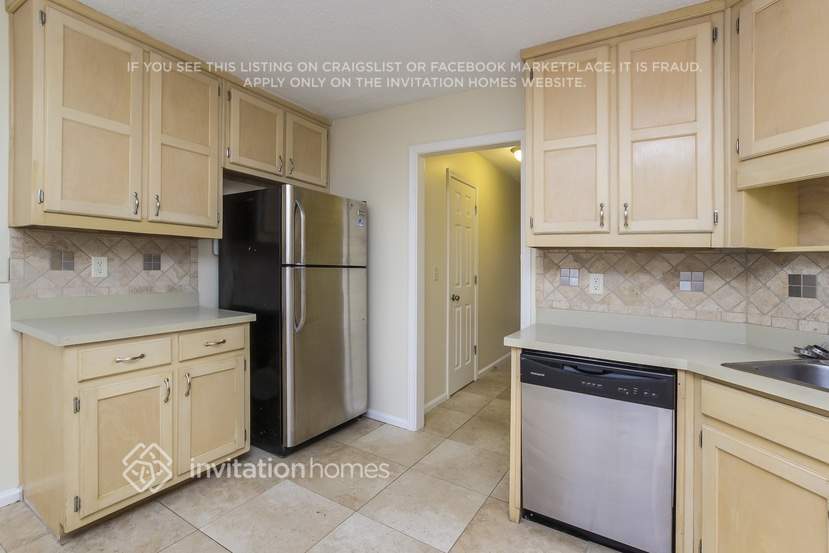 Building Photo - 175 Park Meadows Dr SW