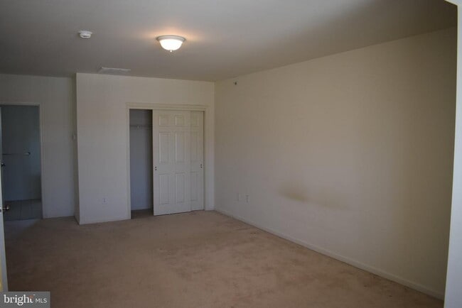 Building Photo - 72 Chelsea Ct