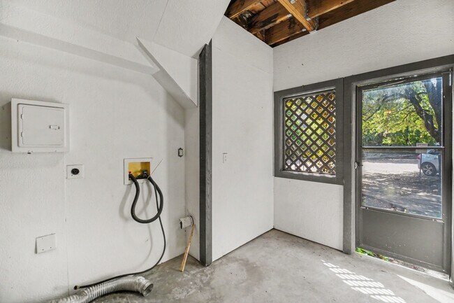 Building Photo - 4408 Yoakum Blvd