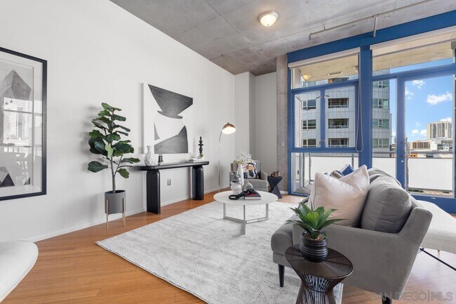 Building Photo - 527 Tenth Ave