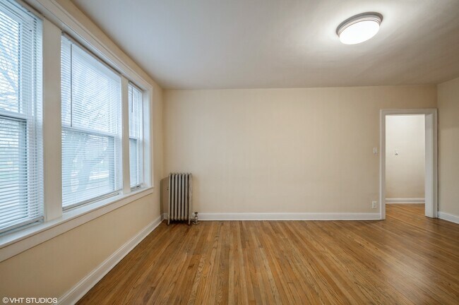 Building Photo - 3806 W Irving Park Rd