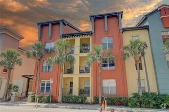 Building Photo - 2402 W Azeele St