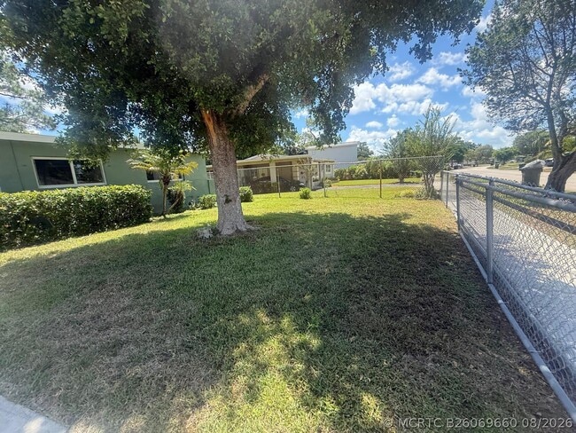 Building Photo - 630 E Dayton Cir