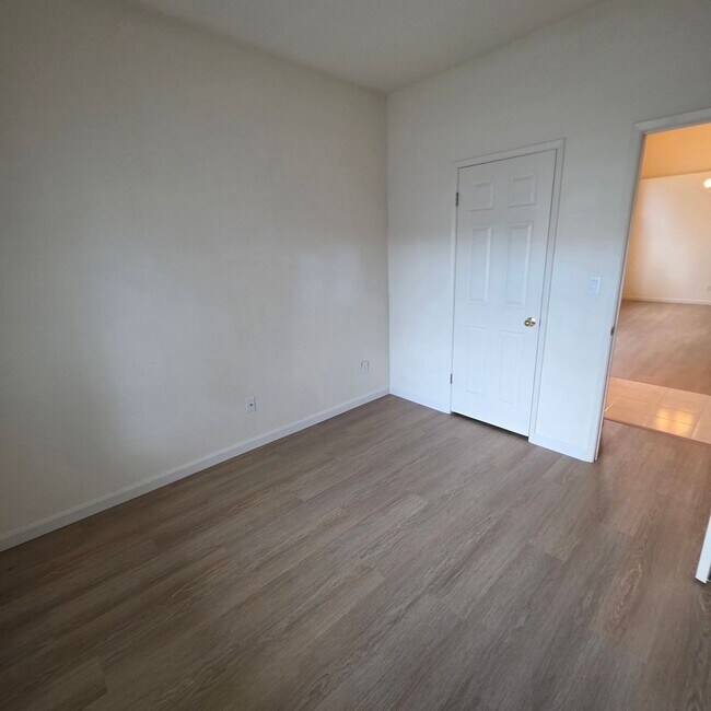 Building Photo - Clayton Single Story 3bd/2ba - Bright open living w/new flooring