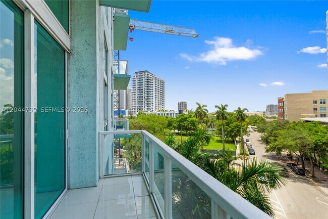 Building Photo - 1900 N Bayshore Dr