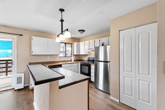 Building Photo - Spacious 2 Bedroom, 1.5 Bath Townhome in Greeley!