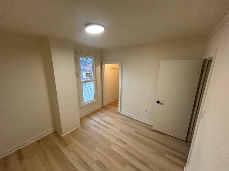 Building Photo - 232 Ferris St