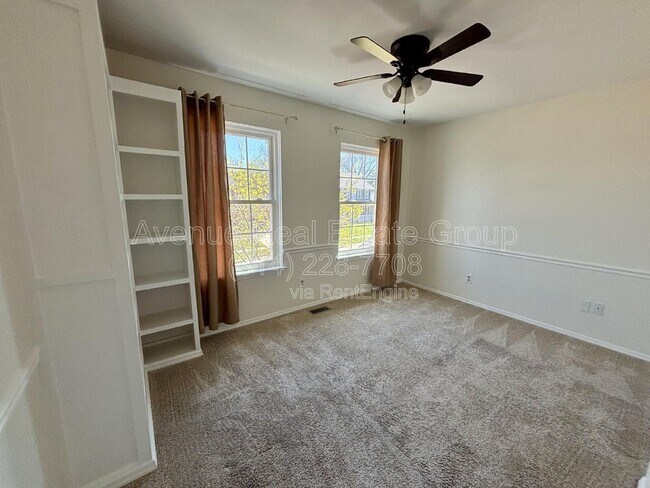 Building Photo - 419 Audubon Village Spur