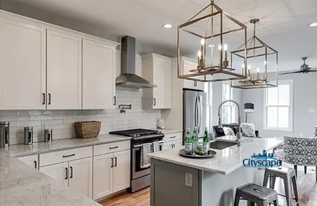 Building Photo - SWANKY 3 BEDROOM NEWER HOME IN HISTORIC CH...