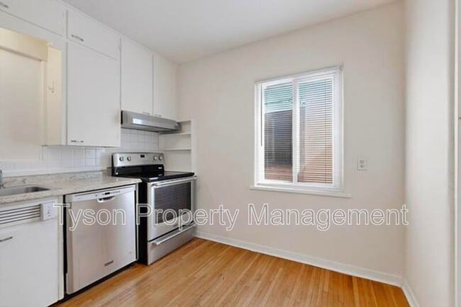 Building Photo - 1028 Princeton Dr NE