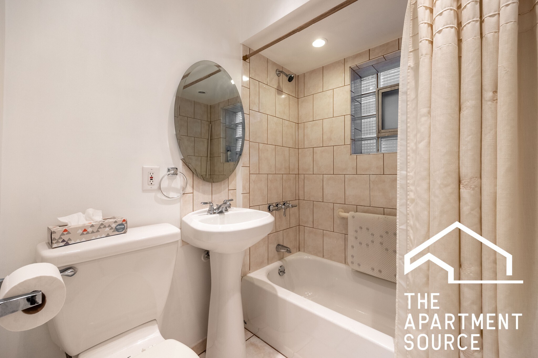 Building Photo - 2305 N Melvina Ave