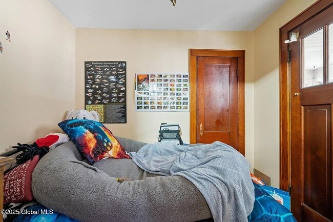 Building Photo - 301 S Main St