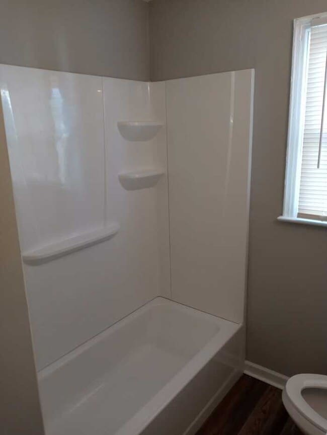 Building Photo - 2638 Summit Ave